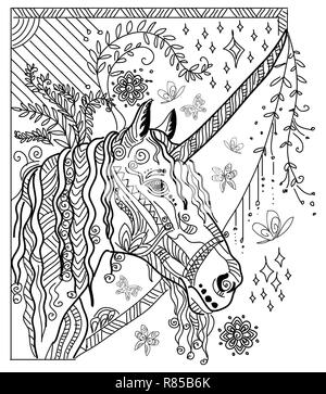 Vettore di disegno a mano illustrazione zentangle unicorn in colore nero isolato su sfondo bianco. Doodle unicorn illustrazione con elementi d'impianto. Colore Illustrazione Vettoriale