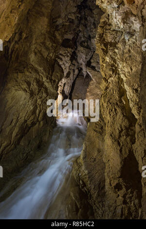 Stopica cave, grotte di calcare nei pressi di Sirogojno, sulle pendici del Monte di Zlatibor nella parte occidentale della Serbia. Foto Stock