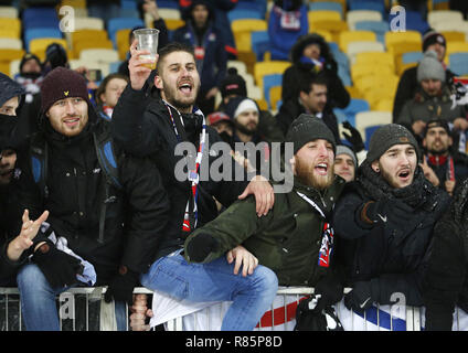 Kiev, Ucraina. 12 Dic, 2018. I fan del Lione sono visto reagire dopo la UEFA Champions League Gruppo F partita di calcio tra Shakhtar Donetsk e Lione ALLA NSK Olimpiyskyi a Kiev. Credito: Vadim Kot SOPA/images/ZUMA filo/Alamy Live News Foto Stock