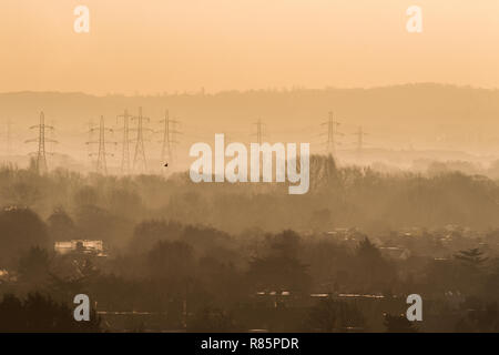 Londra REGNO UNITO. Il 13 dicembre 2018. Meteo REGNO UNITO: freddo gelido sunrise a Wimbledon Credito: amer ghazzal/Alamy Live News Foto Stock