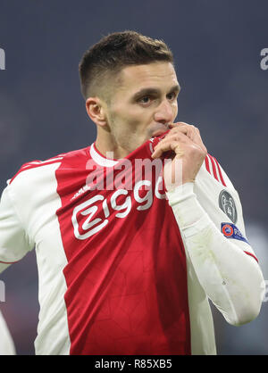 Amsterdam, Paesi Bassi. Dodicesimo Dicembre, 2018. Obiettivo Dusan Tadic (Ajax Amsterdam) durante la UEFA Champions League, gruppo e partita di calcio tra Ajax e Bayern Monaco di Baviera il 12 dicembre 2018 a Johan Cruijff ArenA di Amsterdam, Paesi Bassi - Photo Laurent Lairys / DPPI Credito: Laurent Lairys/Agence Locevaphotos/Alamy Live News Foto Stock