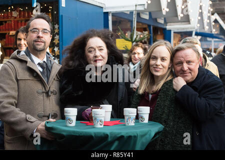 A sinistra per rightn.r. Jan Josef LIEFERS (riproduce il Professor Karl-Friedrich Boerne), Mechthild GROSSMANN (gioca Wilhelmine Klemm), Friederike KEMTER (gioca Nadeschda Krusenstern), Axel PRAHL (riproduce il Commissario Frank Thiel), mezza figura, mezza figura, Paesaggio, Riprese per il Muenster crime scene episodio "quindi l'assassino è alla porta', 11.12.2018, | Utilizzo di tutto il mondo Foto Stock