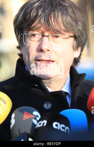 Westminster, Londra, 13 dic 2018. Ex leader di catalano Carles Puigdemont viene intervistato su College Green. Credito: Imageplotter News e sport/Alamy Live News Foto Stock