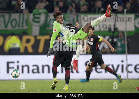 Wolfsburg, Deutschland. Xx gen, 2018. Divock ORIGI (WOB) cade in duelli su Carlos SALCEDO (F); caduta caduta; Soccer 1. Bundesliga, 19. Giornata VfL Wolfsburg (WOB) - Eintracht Francoforte (F) 1: 3 su 20/01/2018 in Wolfsburg/Germania. | Utilizzo di credito in tutto il mondo: dpa/Alamy Live News Foto Stock