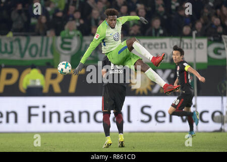 Wolfsburg, Deutschland. Xx gen, 2018. Divock ORIGI (WOB) cade in duelli su Carlos SALCEDO (F); caduta caduta; Soccer 1. Bundesliga, 19. Giornata VfL Wolfsburg (WOB) - Eintracht Francoforte (F) 1: 3 su 20/01/2018 in Wolfsburg/Germania. | Utilizzo di credito in tutto il mondo: dpa/Alamy Live News Foto Stock