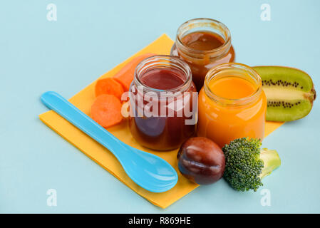 Omogeneizzati di frutta e verdura Foto Stock