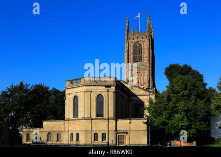 Sud vista di Derby Cathedral Chiesa di Tutti i Santi, Cathedral Quarter, Derby City Centre, Derbyshire, England, Regno Unito Foto Stock