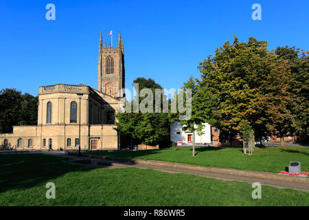 Sud vista di Derby Cathedral Chiesa di Tutti i Santi, Cathedral Quarter, Derby City Centre, Derbyshire, England, Regno Unito Foto Stock