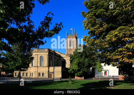 Sud vista di Derby Cathedral Chiesa di Tutti i Santi, Cathedral Quarter, Derby City Centre, Derbyshire, England, Regno Unito Foto Stock