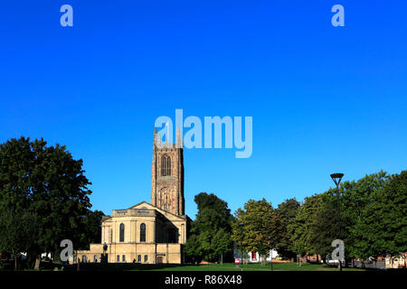 Sud vista di Derby Cathedral Chiesa di Tutti i Santi, Cathedral Quarter, Derby City Centre, Derbyshire, England, Regno Unito Foto Stock