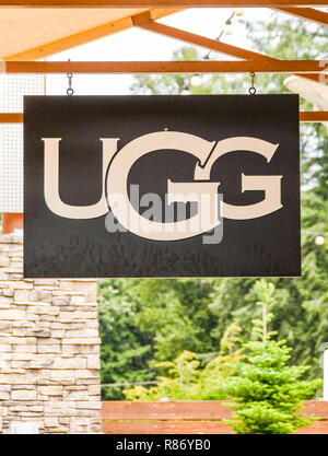 SEATTLE, WA, Stati Uniti d'America - Giugno 2018: vista ravvicinata di un segno al di fuori della UGG factory store presso il Premium Outlet Shopping Mall in Tulalip vicino Seattle. Foto Stock