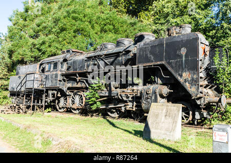 Vecchio treno sovietico con una stella rossa in treno Istvantelek cantiere, Budapest, Ungheria Foto Stock