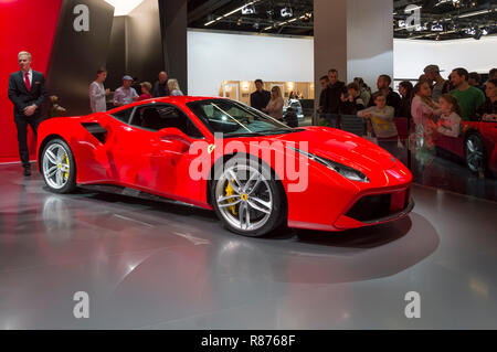 Francoforte - SEP 2017: Rosso Ferrari 488 GTB auto sportiva a IAA Frankfurt Motor Show Foto Stock