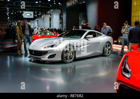 Francoforte - SEP 2017: argento Ferrari Portofino auto sportiva su premiere IAA Frankfurt Motor Show Foto Stock