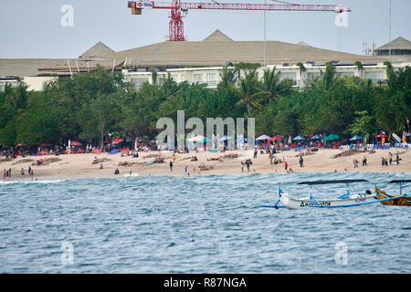 Gioia sulla spiaggia Foto Stock