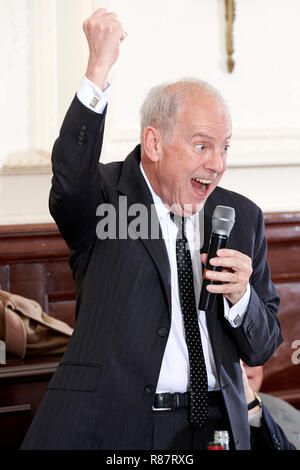 Gyles Brandreth al oldie pranzo letterario 11/12/18, Simpson su The Strand. Foto Stock