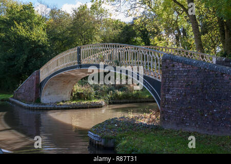 Campo Fennis braccio, aka l ingresso Brinklow Marina via Ponte No. 39 sulla North Oxford Canal, Warwickshire, Inghilterra, Regno Unito (WOP) Foto Stock