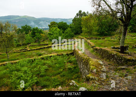 Guimaraes, Portogallo - 31 Maggio 2018 : La cittadella di Briteiros è un sito archeologico dell'Età del Ferro. Guimaraes, Portogallo Foto Stock