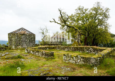 Guimaraes, Portogallo - 31 Maggio 2018 : La cittadella di Briteiros è un sito archeologico dell'Età del Ferro. Guimaraes, Portogallo Foto Stock