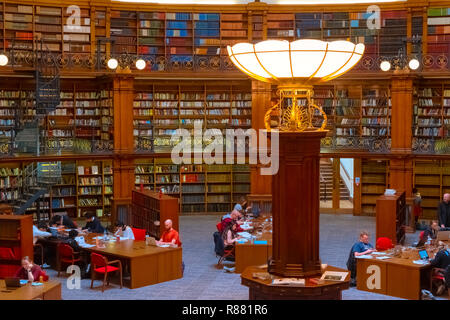 Liverpool, Regno Unito - 16 Maggio 2018: il Picton Sala Lettura a Liverpool Central Library è stata fondata nel 1875, progettato da Cornelio Sherlock e modellato dopo Foto Stock