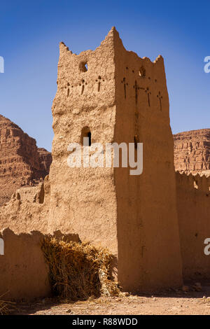 Il Marocco, Ziz River Gorge, Guers Tiallaline, antica torre Kasbah rimane Foto Stock