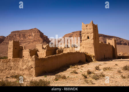 Il Marocco, Ziz River Gorge, Guers Tiallaline, antiche Kasbah rimane Foto Stock