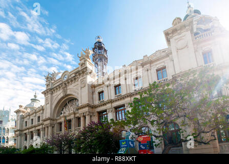 Valencia, Spagna, Maggio 2013: facciata della Posta Centrale di Plaça de l'Ajuntament a Valencia, Spagna Foto Stock