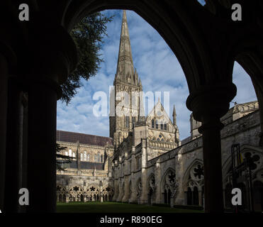 La Cattedrale di Salisbury Wiltshire, Inghilterra. 11 dic 2018 la Cattedrale di Salisbury, Formalmente Conosciuti come la Chiesa cattedrale della Beata Vergine Maria, è un Angli Foto Stock