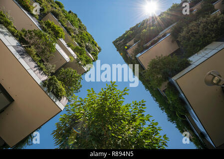 Vista orizzontale del Bosco Verticale a Milano, Italia. Foto Stock