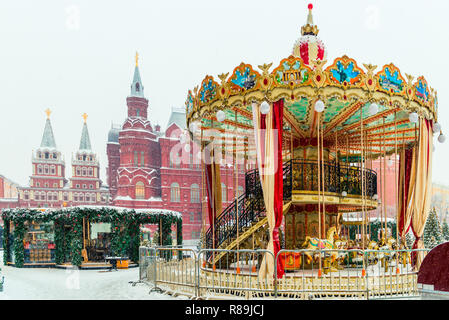 Giostra sulla Piazza Rossa nel centro di Mosca nel nuovo anno, Russia Foto Stock