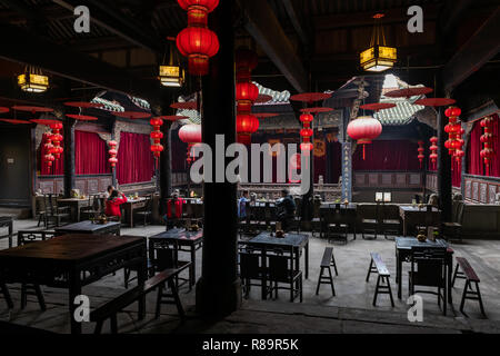 Chongquing Guild Hall interno con lanterne rosse Foto Stock