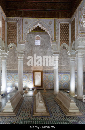 La camera con il 12 colonne, le Tombe Saadiane, Marrakech Marocco Africa del Nord- Foto Stock
