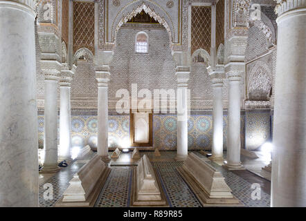 La camera con il 12 colonne, le Tombe Saadiane, Marrakech Marocco Africa del Nord- Foto Stock