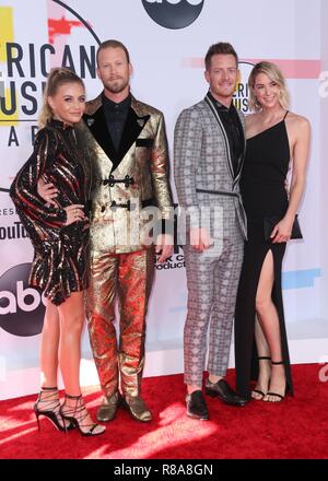 LOS ANGELES, CA, Stati Uniti d'America - 09 ottobre: Brittney Marie Kelley, Brian Kelley, Tyler Hubbard, Florida Georgia Linea, Hayley Hubbard al 2018 American Music Awards tenutosi presso il Teatro di Microsoft L.A. Vivere il 9 ottobre 2018 a Los Angeles, California, Stati Uniti. (Foto di David Acosta/Image Press Agency) Foto Stock