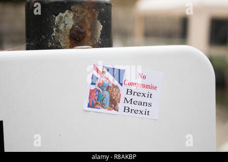 Londra REGNO UNITO. Il 14 dicembre 2018. Un Pro Brexit adesivo in Westminster legge 'Nessun compromesso Brexit significa Brexit' Credit: amer ghazzal/Alamy Live News Foto Stock