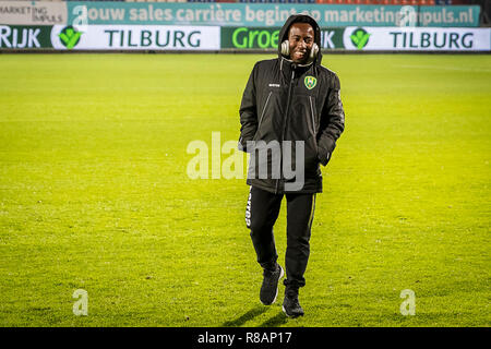 TILBURG - 14-12-2018, Koning Willem II stadion olandese Eredivisie calcio stagione 2018 / 2019. ADO player Elson Hooi controllando il passo prima della partita Willem II - ADO. Foto Stock