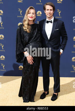 LOS ANGELES, CA, Stati Uniti d'America - 17 settembre: Yvonne Strahovski, Tim Loden al settantesimo annuale di Primetime Emmy Awards tenutosi presso il Teatro di Microsoft in L.A. Vivere il 17 settembre 2018 a Los Angeles, California, Stati Uniti. (Foto di Xavier COLLIN/Image Press Agency) Foto Stock