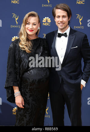 LOS ANGELES, CA, Stati Uniti d'America - 17 settembre: Yvonne Strahovski, Tim Loden al settantesimo annuale di Primetime Emmy Awards tenutosi presso il Teatro di Microsoft in L.A. Vivere il 17 settembre 2018 a Los Angeles, California, Stati Uniti. (Foto di Xavier COLLIN/Image Press Agency) Foto Stock