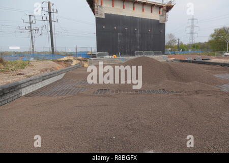 Leggero in argilla espansa aggregare in uso sulla East Coast Main Line ponte ferroviario in costruzione Rossington,Doncaster. Foto Stock