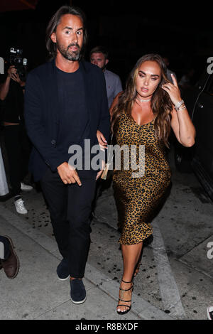 (FILE) Tamara Ecclestone l'allattamento al seno. File foto datata agosto 29, 2018 di Tamara Ecclestone e il marito Jay Rutland, che ha detto il suo quattro-anno-vecchio figlia è 'quasi fatto' con essere allattati al seno come lei si prepara ad iniziare la scuola. La figlia di ex Formula 1 boss Bernie Ecclestone ha detto anche lei è diventato emotivo durante la preparazione di sua figlia Sophia pronta per il suo prossimo grande vita passo. WEST HOLLYWOOD, Los Angeles, CA, Stati Uniti d'America - 29 agosto: Tamara Ecclestone e il marito Jay Rutland visto su agosto 29, 2018 in West Hollywood, Los Angeles, California, Stati Uniti. (Foto di Image Press Agency) Foto Stock