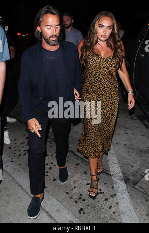 (FILE) Tamara Ecclestone l'allattamento al seno. File foto datata agosto 29, 2018 di Tamara Ecclestone e il marito Jay Rutland, che ha detto il suo quattro-anno-vecchio figlia è 'quasi fatto' con essere allattati al seno come lei si prepara ad iniziare la scuola. La figlia di ex Formula 1 boss Bernie Ecclestone ha detto anche lei è diventato emotivo durante la preparazione di sua figlia Sophia pronta per il suo prossimo grande vita passo. WEST HOLLYWOOD, Los Angeles, CA, Stati Uniti d'America - 29 agosto: Tamara Ecclestone e il marito Jay Rutland visto su agosto 29, 2018 in West Hollywood, Los Angeles, California, Stati Uniti. (Foto di Image Press Agency) Foto Stock