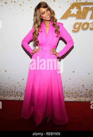 HOLLYWOOD, Los Angeles, CA, Stati Uniti d'America - 28 agosto: modello Tyra Banks indossando un abito Stello, Miu Miu scarpe e gioielli da Ivan Bitton Casa di stile, Sambac da Ivan Bitton e gioielli JBugJules arriva al "America's Got Talent' stagione 13 Live Show Red Carpet tenutosi presso il Teatro Dolby il 28 agosto 2018 a Hollywood e Los Angeles, California, Stati Uniti. (Foto di Image Press Agency) Foto Stock