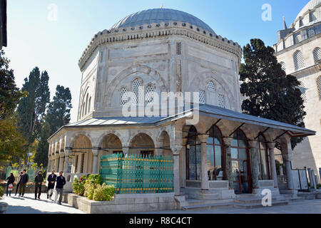 Istanbul, Turchia - 4 novembre 2015. Vista esterna della tomba di Suleyman il magnifico (Kanuni Sultan Suleyman) all'interno della Moschea Suleymaniye complessa Foto Stock