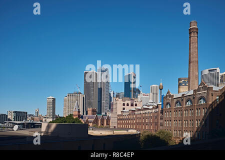 Vista della skyline di Sydney con la zona conosciuta come le rocce e la Sydney Central Business District in back ground, Sydney, NSW, Australia Foto Stock