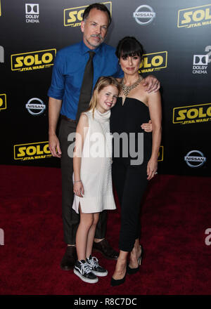 HOLLYWOOD, Los Angeles, CA, Stati Uniti d'America - 10 Maggio: Russ Lamoureux, Colette Zoe Lamoureux, Constance Zimmer presso il Los Angeles Premiere di Disney Pictures e Lucasfilm's 'Solo: una Star Wars Storia" tenutasi presso l'El Capitan theater il 10 maggio 2018 a Hollywood e Los Angeles, California, Stati Uniti. (Foto di Xavier COLLIN/Image Press Agency) Foto Stock