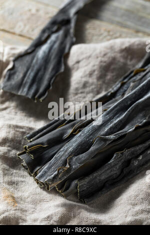 Organico essiccato giapponese alghe kombu pronto a cucinare con Foto Stock