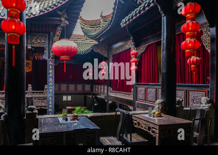 Lanterne rosse e decorazioni Chongquing Guild Hall, Cina Foto Stock