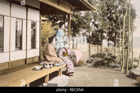 Onorevoli a casa, 1890. Creatore: fotografo giapponese (XIX secolo). Foto Stock