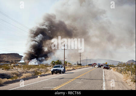 Casa di fuoco vicino al deserto città di Barstow California Foto Stock