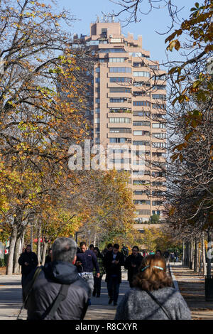 I pedoni a Retiro Park - Parque del Retiro di Madrid, Spagna Foto Stock